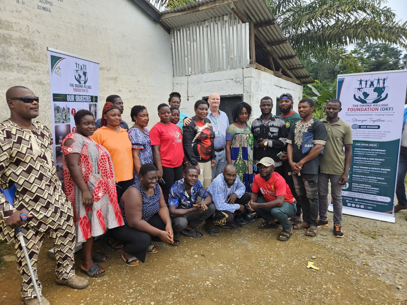 OKF team and community members in Mbakwa Supe